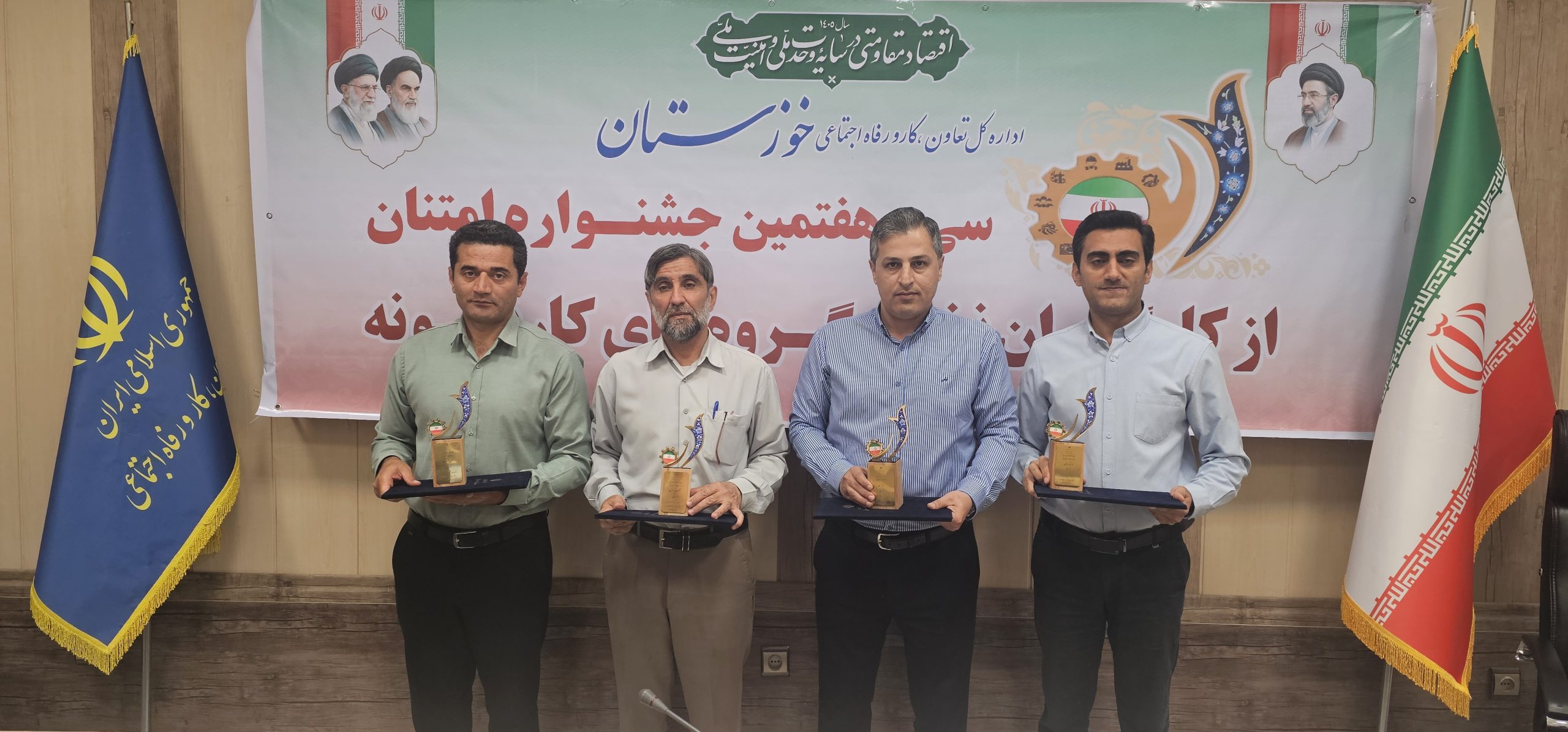 در سی و هفتمین جشنواره امتنان، از “گروه کار نمونه ملی” شرکت توسعه نیشکر تقدیر شد. در سی و هفتمین جشنواره امتنان، از “گروه کار نمونه ملی” شرکت توسعه نیشکر تقدیر شد.