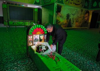مدیرعامل شرکت توسعه نیشکر به مقام شامخ شهدا ادای احترام کرد